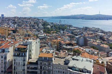 İSTANBUL, TURKEY - 27 Temmuz 2019: Galata Kulesi 'nden İstanbul, Türkiye' ye panoramik manzara