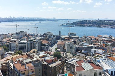 İSTANBUL, TURKEY - 27 Temmuz 2019: Galata Kulesi 'nden İstanbul, Türkiye' ye panoramik manzara