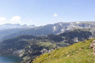 Bulgaristan 'ın Yedi Rila Gölü yakınlarındaki Rila Dağı' nın yaz manzarası