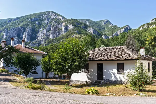 Середньовічний Чернечий Монастир Успіння Ватца Болгарія — стокове фото