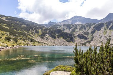 Bulgaristan 'ın Pirin Dağı ve Banderitsa Gölü' nün muhteşem manzarası