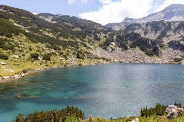 Bulgaristan 'ın Pirin Dağı ve Banderitsa Gölü' nün muhteşem manzarası