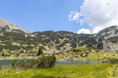 Bulgaristan 'ın Pirin Dağı ve Banderitsa Gölü' nün muhteşem manzarası