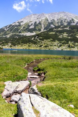 Bulgaristan 'ın Pirin Dağı ve Banderitsa Gölü' nün muhteşem manzarası