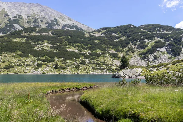 ピリン山と魚バンデリッサ湖 ブルガリアの素晴らしい風景 — ストック写真