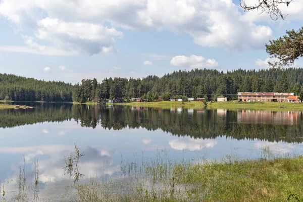 Landskap Med Shiroka Polyana Bred Äng Reservoir Pazardzhik Region Bulgarien — Stockfoto