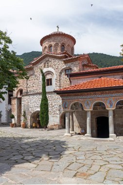 BACHKOVO Manastırı, BULGARIA - 16 Temmuz 2020: Bachkovo Manastırı 'ndaki Ortaçağ Binaları, Bulgaristan' ın Tanrı 'nın Annesi Dormition