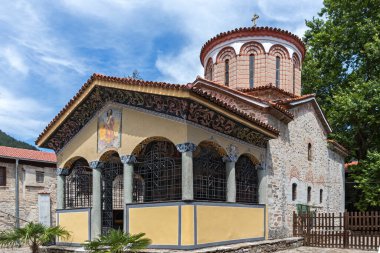 BACHKOVO Manastırı, BULGARIA - 16 Temmuz 2020: Bachkovo Manastırı 'ndaki Ortaçağ Binaları, Bulgaristan' ın Tanrı 'nın Annesi Dormition