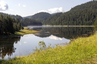 Bulgaristan 'ın Beglika Reservoir, Pazardzhik bölgesinin muhteşem manzarası