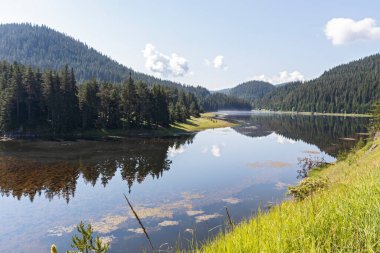 Bulgaristan 'ın Beglika Reservoir, Pazardzhik bölgesinin muhteşem manzarası
