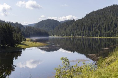 Bulgaristan 'ın Beglika Reservoir, Pazardzhik bölgesinin muhteşem manzarası