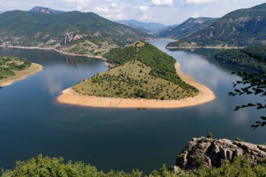 Bulgaristan 'ın Arda Nehri kıvrımlı ve Kardzhali Barajı' nın inanılmaz manzarası