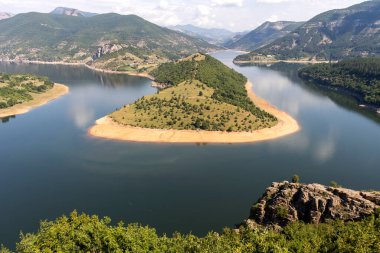 Bulgaristan 'ın Arda Nehri kıvrımlı ve Kardzhali Barajı' nın inanılmaz manzarası