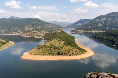 Bulgaristan 'ın Arda Nehri kıvrımlı ve Kardzhali Barajı' nın inanılmaz manzarası