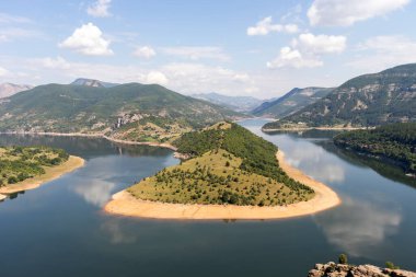Bulgaristan 'ın Arda Nehri kıvrımlı ve Kardzhali Barajı' nın inanılmaz manzarası