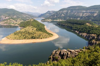 Bulgaristan 'ın Arda Nehri kıvrımlı ve Kardzhali Barajı' nın inanılmaz manzarası