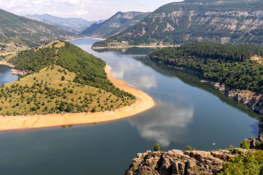 Bulgaristan 'ın Arda Nehri kıvrımlı ve Kardzhali Barajı' nın inanılmaz manzarası