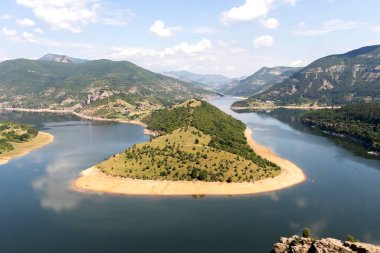 Bulgaristan 'ın Arda Nehri kıvrımlı ve Kardzhali Barajı' nın inanılmaz manzarası