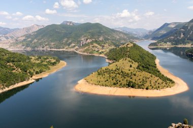Bulgaristan 'ın Arda Nehri kıvrımlı ve Kardzhali Barajı' nın inanılmaz manzarası