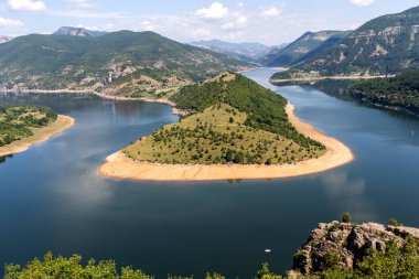 Bulgaristan 'ın Arda Nehri kıvrımlı ve Kardzhali Barajı' nın inanılmaz manzarası