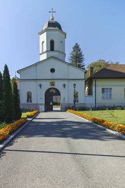 Belgrad, Sırbistan - 13 Ağustos 2019: Sırbistan 'ın Belgrad kenti yakınlarındaki Ortaçağ Rakovica Manastırı