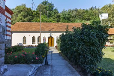 Belgrad, Sırbistan - 13 Ağustos 2019: Sırbistan 'ın Belgrad kenti yakınlarındaki Ortaçağ Rakovica Manastırı