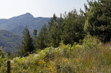 Belintash, Bulgaristan 'ın Rodop Dağları' ndaki tanrı Sabazios 'a adanmıştır.