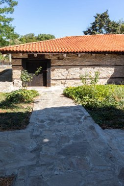 BRASHLYAN, BULGARIA - 30 AĞUSTOS 2020: Bulgaristan 'ın Burgaz Bölgesi' nin tarihi Brashlyan kasabasındaki 19. yüzyıl evleri
