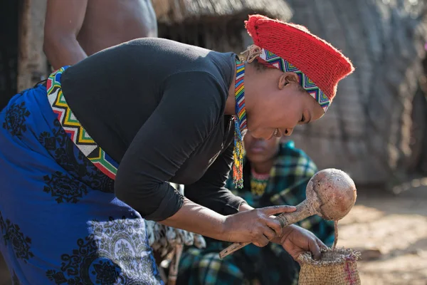 Woman Traditional Objects Land Zulus — Stock Photo, Image