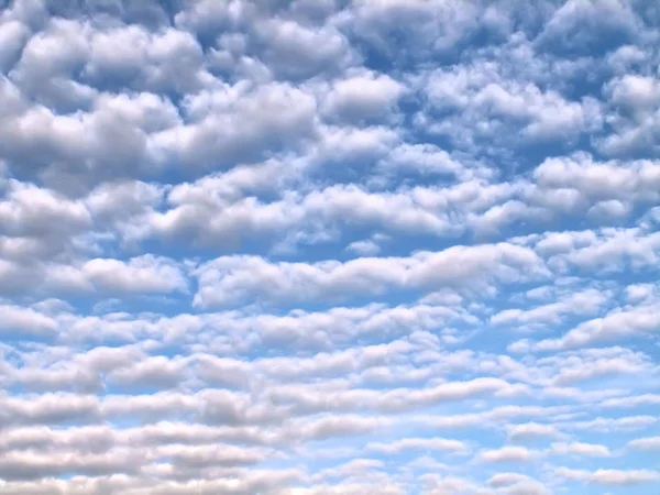 Mooie Pluizige Wolken Blauwe Hemelachtergrond — Stockfoto