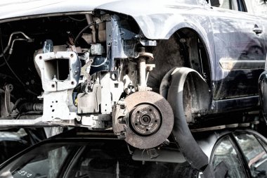 Araba ayırıcılarını ezilmiş araba, yakın çekim