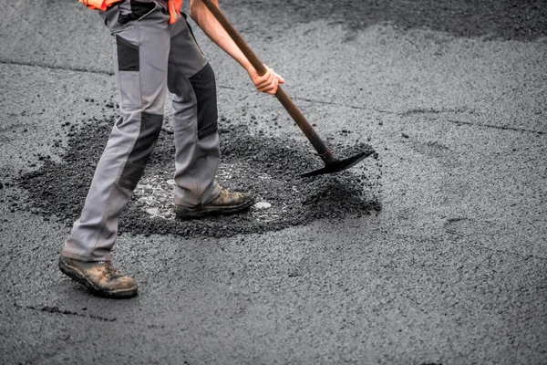 Εργαζόμενος Macadam Στο Δρόμο — Φωτογραφία Αρχείου