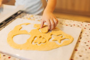 Tepsi yemek için hazır yedekleme üzerinde tatlı kurabiye.