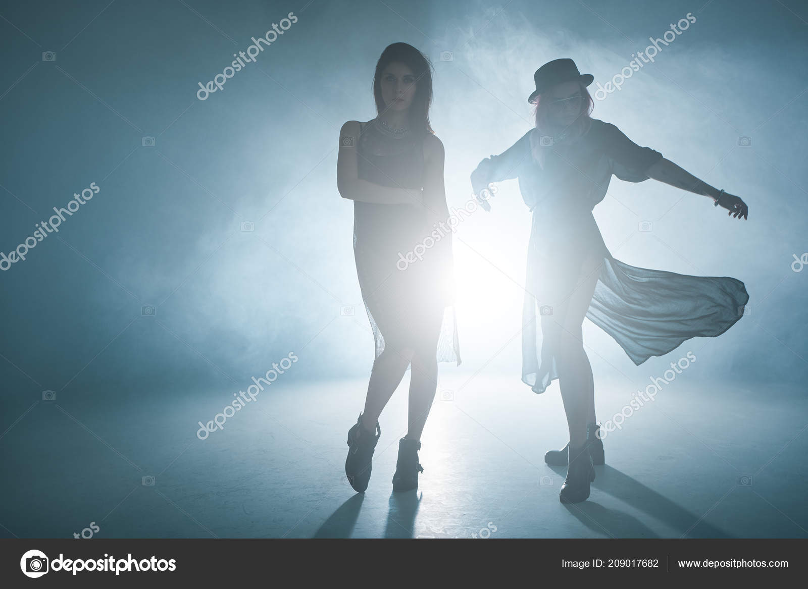 Витрина магазина барби. Фото 3 девочки большие. Ladies moving. Ladies moving. Property stock саранск отзывы.