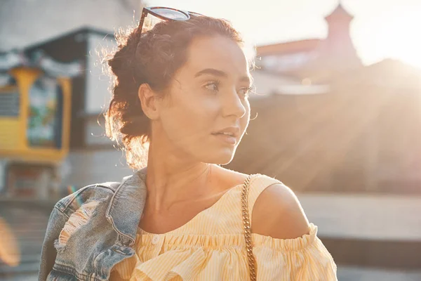 Cara Mujer Joven Luz Del Sol Retrato Foto Atmosférica —  Fotos de Stock