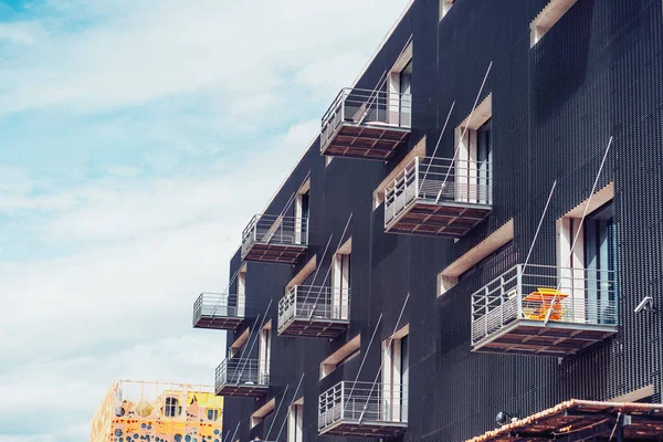 Lyon, France - May 10, 2019. Facade of a modern apartment building, Quay Rambaud, Lyon, France — Stock Photo, Image