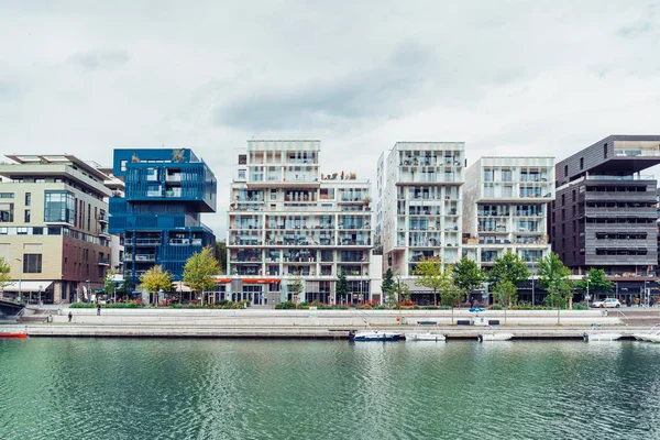 Lyon, France - May 10, 2019. Modern residential buildings on Quay Antoine Riboud in Lyon, France — Stock Photo, Image