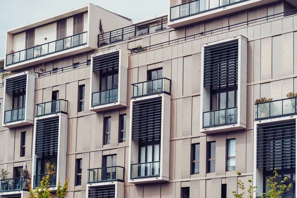 Lyon, France - May 10, 2019. Modern residential buildings on Quay Antoine Riboud in Lyon, France — Stock Photo, Image