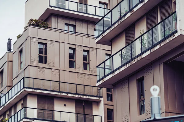 Lyon, Frankrike-10 maj, 2019. Moderna bostadshus på kajen Antoine Riboud i Lyon, Frankrike — Stockfoto
