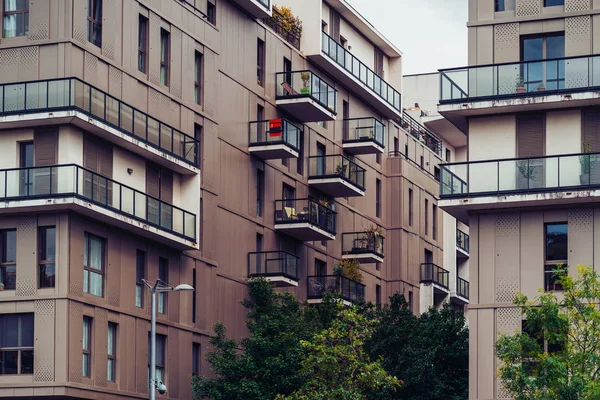 Lyon, France - May 10, 2019. Modern residential buildings on Quay Antoine Riboud in Lyon, France — Stock Photo, Image