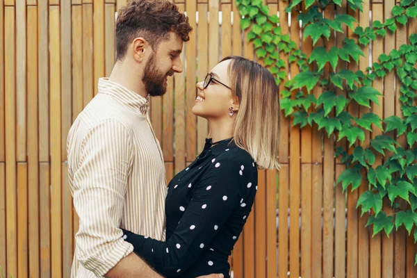 Retrato de cerca de una pareja amorosa — Foto de Stock