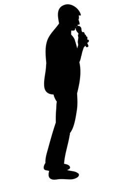 İzole edilmiş siluet adam şarkı söylüyor, mikrofon kullanıyor.