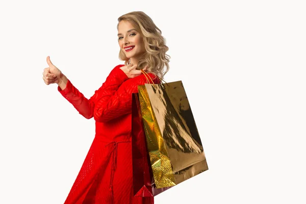 Bela Menina Vestido Vermelho Com Pacotes Suas Mãos Fundo Branco — Fotografia de Stock