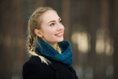 güzel genç bahar kız parkta