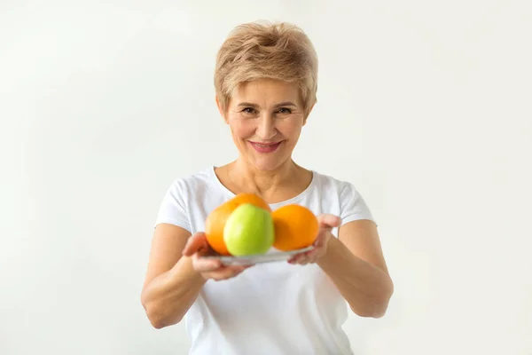 Beautiful Aged Woman Short Haircut White Shirt Plate Fresh Fruit — Stock Photo, Image
