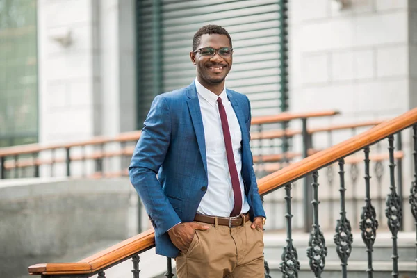 Schöner Junger Afrikanischer Mann Anzug — Stockfoto