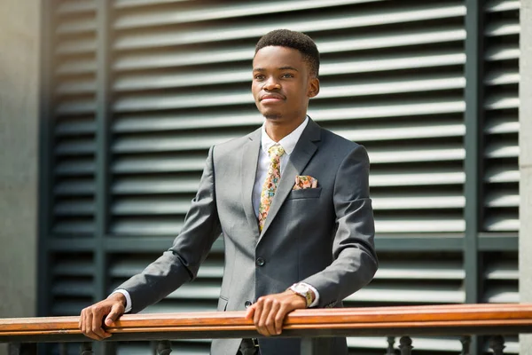 Schöner Junger Erwachsener Afrikanischer Mann Anzug Und Brille — Stockfoto