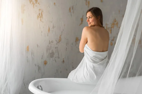 Beautiful Young Woman Towel Sits Bath — Stock Photo, Image