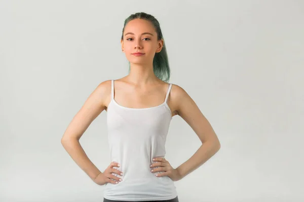 Schöne Junge Frau Sportbekleidung Auf Weißem Hintergrund — Stockfoto