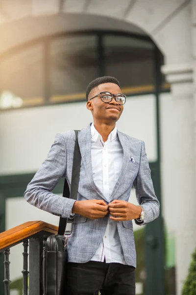 Stilig Ung Afrikansk Man Kostym — Stockfoto